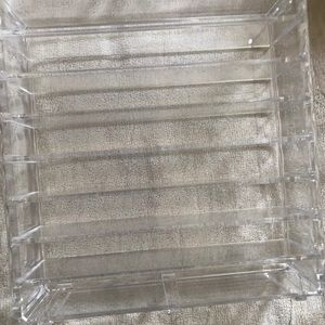 🦋Clear acrylic pallet organizer. 9”x9”🦋